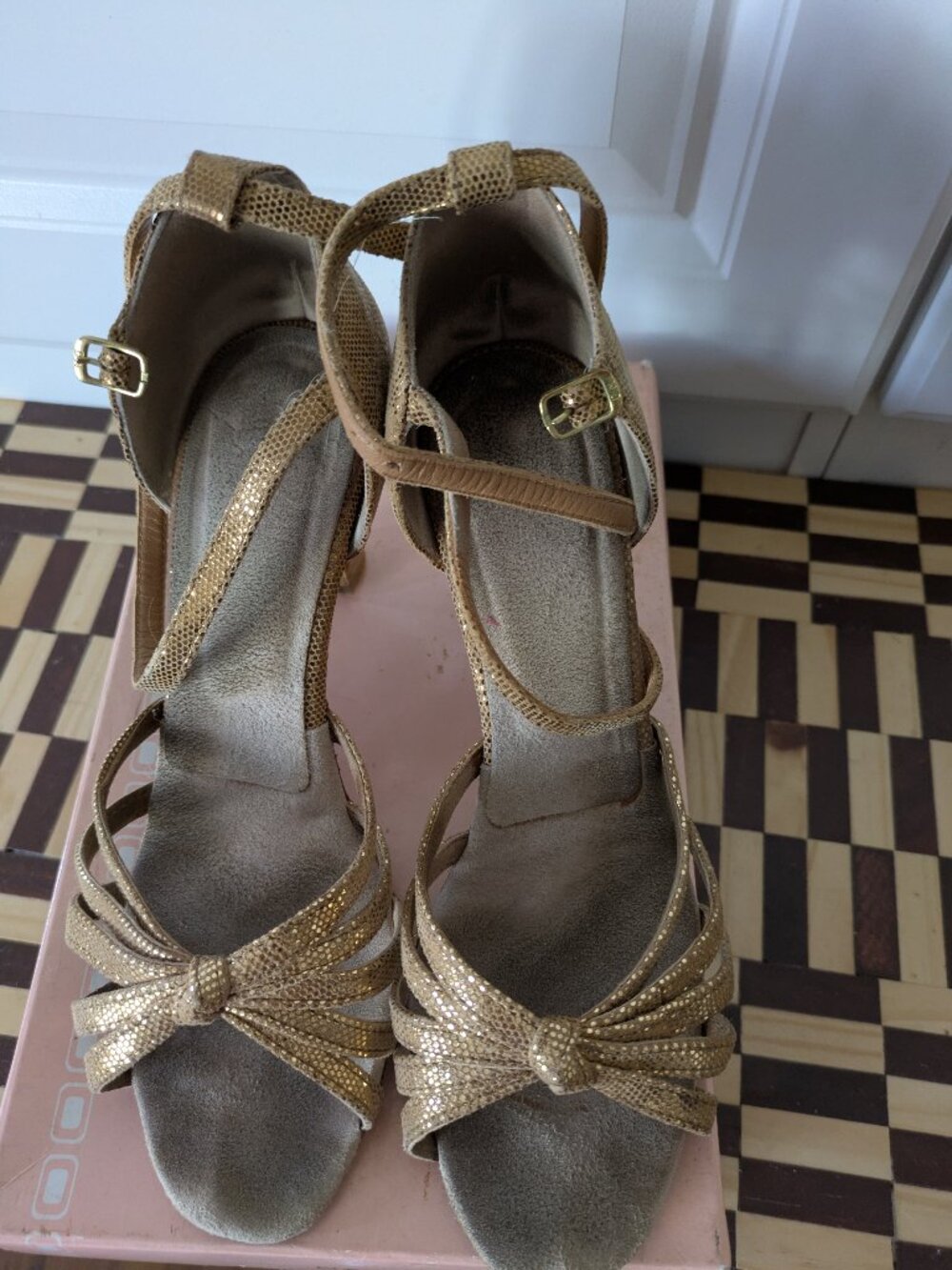 Beautiful gold leather ballroom dance shoes 37 and 1/2 in a good condition